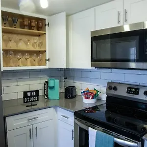 https://2-bedroom-minutes-from-las-vegas-strip-and-airport.las-vegashotels.net