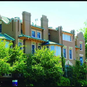 https://holiday-chalet-victorian-bed-breakfast.seedenverhotels.com